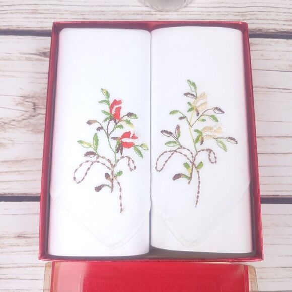 Vintage White Floral Embroidered Cotton Handkerchiefs - Picture 1 of 5